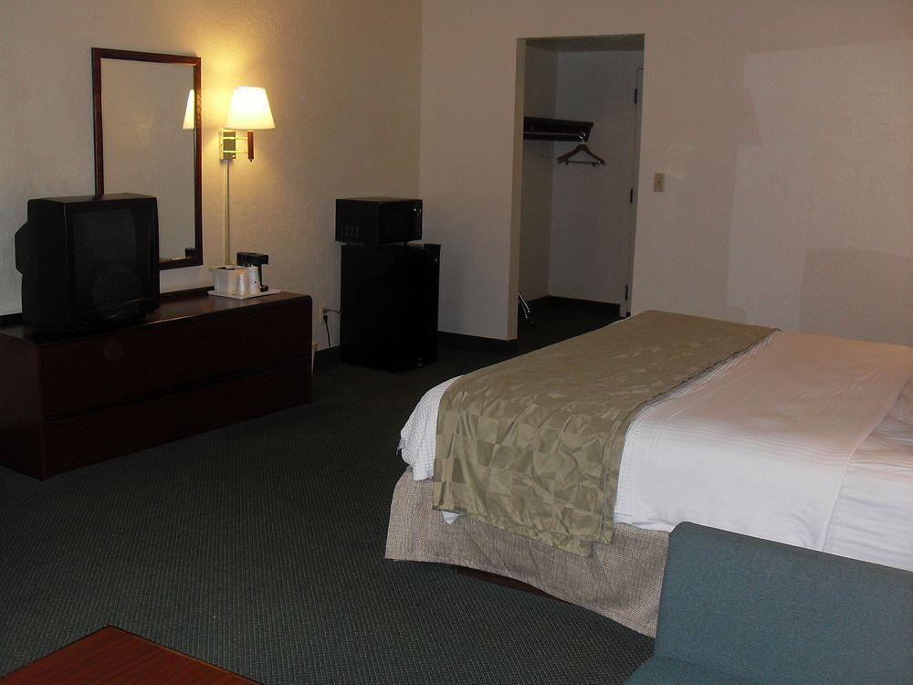 Super 8 By Wyndham Wendover Exterior photo