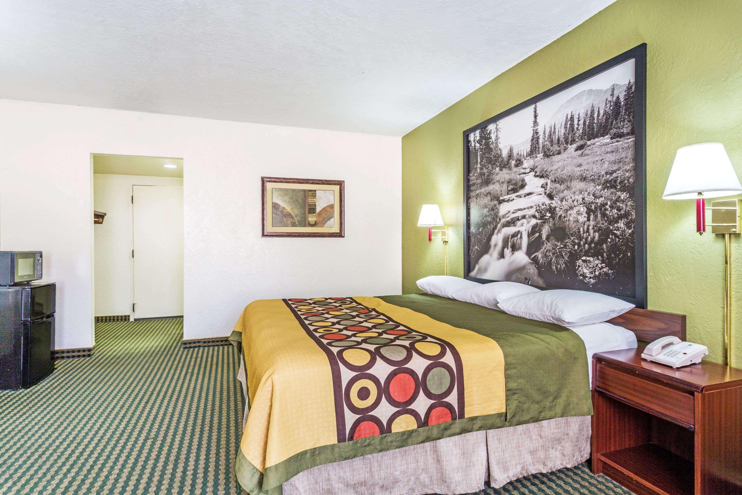 Super 8 By Wyndham Wendover Exterior photo