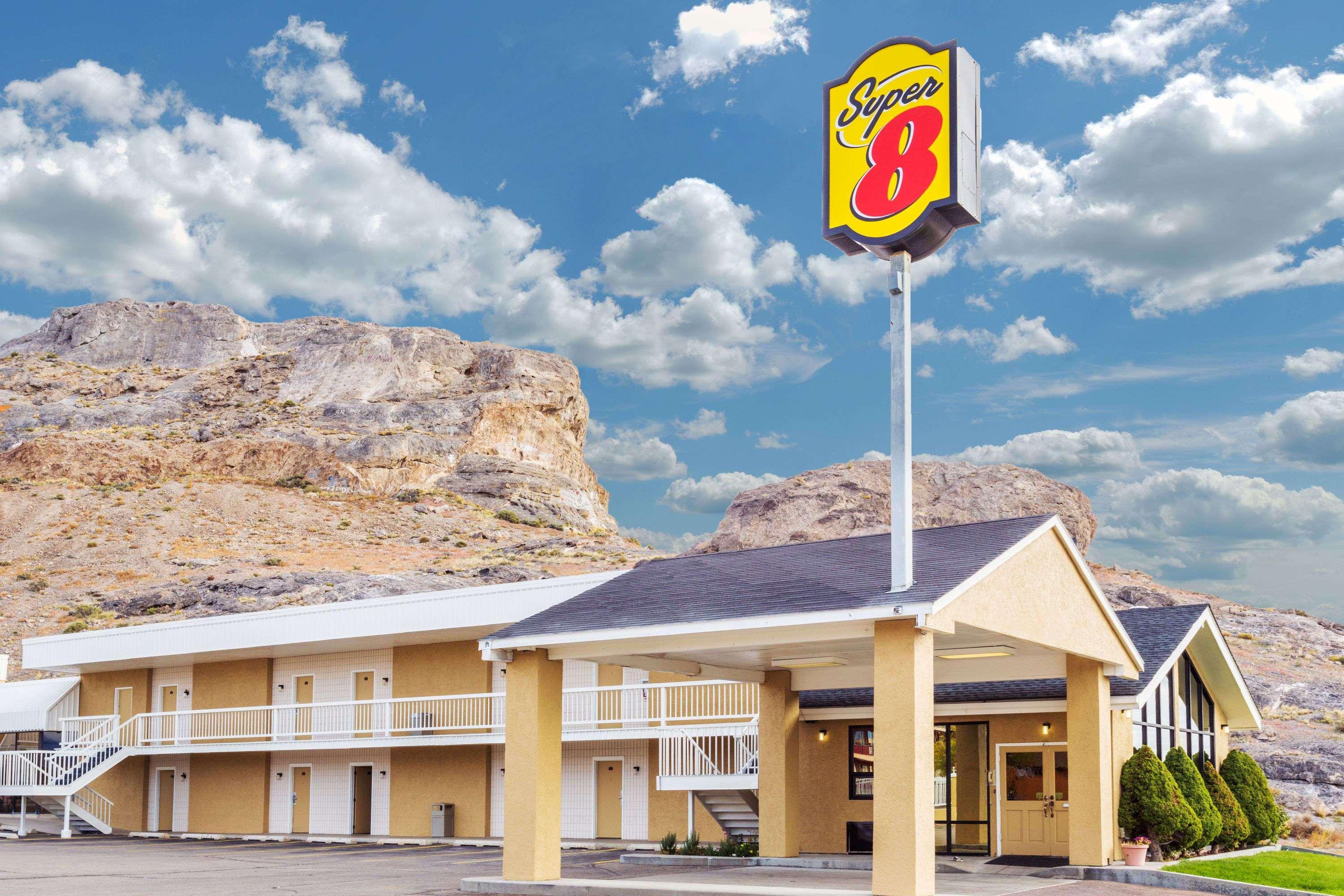 Super 8 By Wyndham Wendover Exterior photo